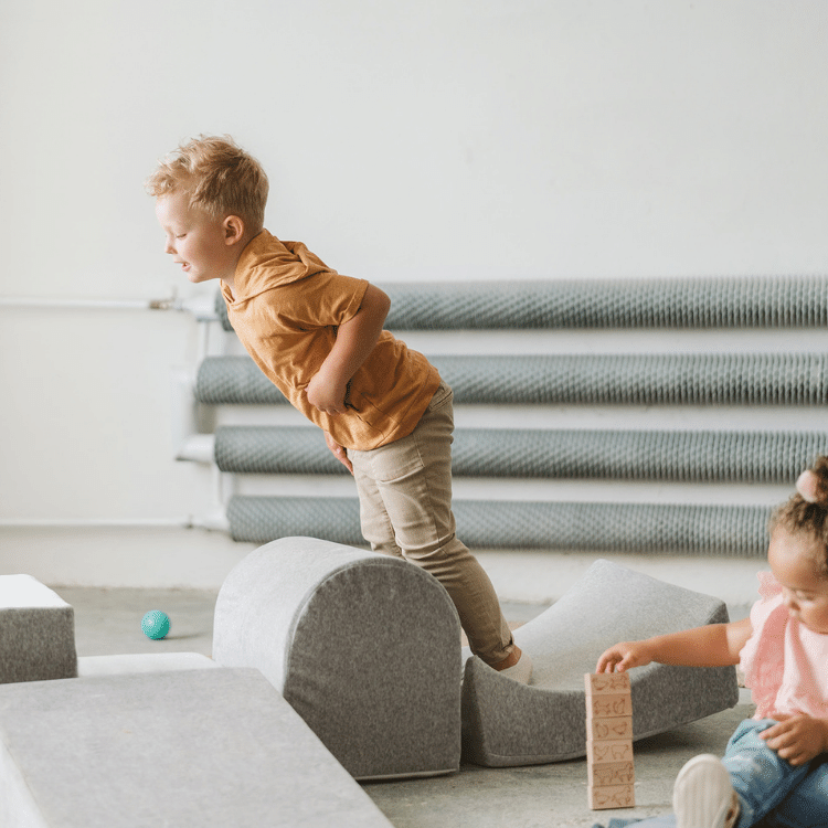 Parcours de Motricité Montessori avec Mini Piscine – Le Petit Montessori