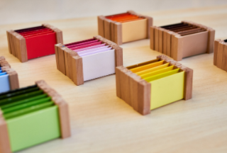 Activités Montessori : La première Boite de couleur